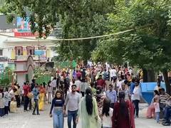 
      
      Weekend rush brings thousands of rourists to Nainital
      
      