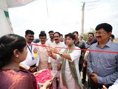 
      
      Union Minister Scindia inaugurates Rs 20 cr solar plant in Guna
      
      