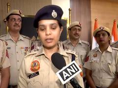 
      
      Delhi police busts drug racket, recovers cash worth Rs 22 Lakh
      
      