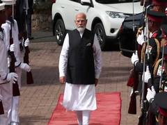 
      
      PM Modi receives Guard of Honour at State House in Seychelles
      
      