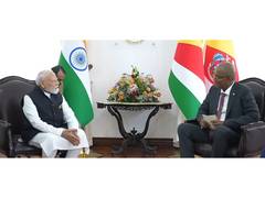 
      
      PM Modi holds bilateral talks with Seychelles President
      
      