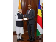 
      
      Seychelles confers Guardian of the Blue Horizon title on PM Modi
      
      