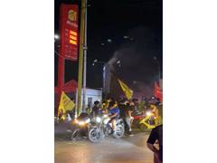 
      
      Hezbollah supporters in Lebanon rally against framework agreement
      
      