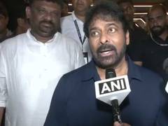
      
      Chiranjeevi lauds Hyderabad Heroes win at Rugby Premier League
      
      