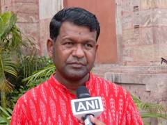 
      
      Odisha CM visits sand artist Sudarsan Pattnaik’s residence
      
      