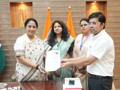 
      
      Delhi CM Rekha Gupta submits SIR enumeration form
      
      