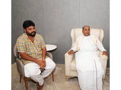 
      
      BJP, JDS workers threw slippers at Pradeep Eshwar: Siddaramaiah
      
      