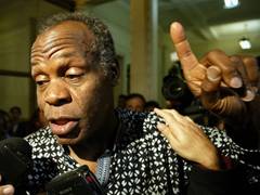 
      
      Danny Glover battling Alzheimer's
      
      