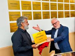 
      
      SS Rajamouli visits France's Lumiere Museum, inducted into 'Wall 
      
      
