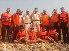 
      
      Jammu Police, SDRF rescue four children stranded in River Tawi
      
      