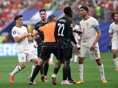 
      
      Laryea reflects on Hakimi clash after Canada's World Cup exit
      
      
