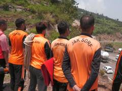 
      
      J-K SDRF sets up 24x7 emergency camp on Jammu-Srinagar NH
      
      
