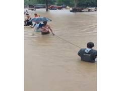 
      
      14 labourers stranded in floodwaters rescued in Gariaband
      
      