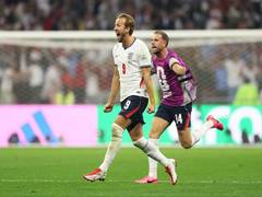 
      
      Hurst praises Bellingham, Kane as England reach QFs
      
      
