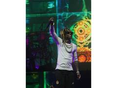 
      
      Lil Wayne clarifies engagement speculation
      
      