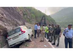 
      
      Jitendra Singh assures assistance after pilgrims' accident in J-K
      
      