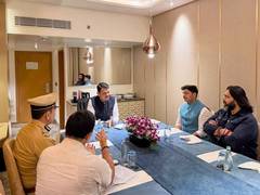
      
      Maharashtra CM reviews Moshi building collapse, directs all assis
      
      