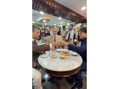 
      
      Christopher Nolan, Tom Holland, Matt Damon enjoy Chai, bun maska
      
      