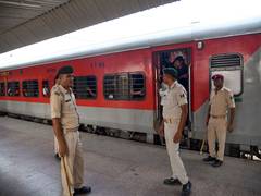 
      
      4 RPF personnel suspended for assaulting Dy SS at Agra Cantt
      
      