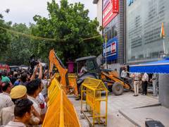 
      
      CBI indicts more MCD officials in Rau's IAS case, clears two
      
      