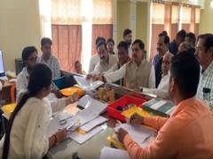 
      
      BJP candidate Ashutosh Tiwari files nomination for Datia by-poll
      
      