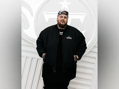 
      
      Jelly Roll opens up about overeating struggles
      
      