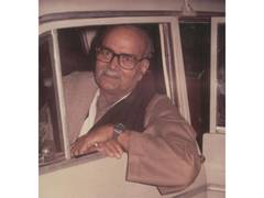 
      
      Rajnath Singh pays tribute to RSS' Fourth Sarsanghchalak his on d
      
      