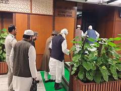 
      
      Prominent Muslim groups to discuss  possible election boycott
      
      