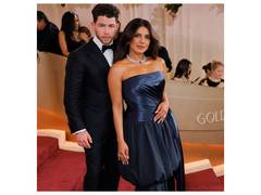 
      
      Nick Jonas, Priyanka Chopra revisit first DMs
      
      