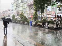 
      
      Sikkim: Massive landslide at 7th mile on JN road threatens border
      
      