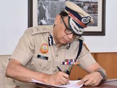 
      
      Delhi Police Commissioner's first key meeting with senior officer
      
      
