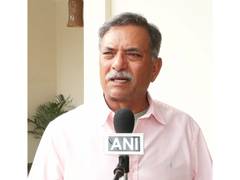 
      
      Madan Lal pays tribute to Sir Garfield Sobers
      
      