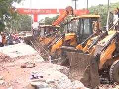 
      
      Gwalior wall collapse at Chirwai Naka leaves one dead
      
      