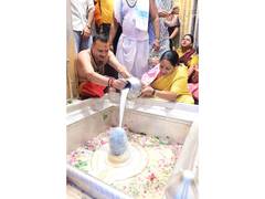 
      
      Delhi CM Rekha Gupta offers prayers at Kashi Vishwanath
      
      
