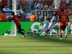 
      
      Torres dedicates FIFA World Cup-winning strike to Spain
      
      