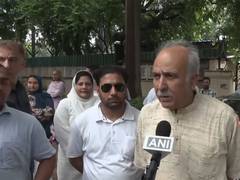 
      
      NC leadership hold protest; demands statehood for J&K
      
      