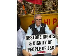 
      
      J-K CM vows to continue struggle for statehood
      
      