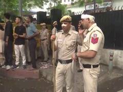 
      
      Delhi Police personnel injured while dispersing CJP protesters
      
      