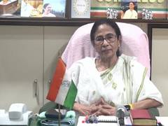 
      
      Mamata Banerjee condemns Delhi Police action against protesting y
      
      