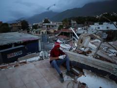 
      
      UAE sends 70 tonnes of aid to quake-hit Venezuela
      
      