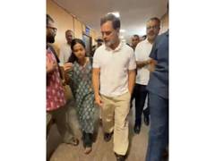 
      
      Rahul Gandhi, Priyanka meet injured student protestors, demand PM
      
      