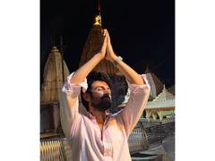 
      
      Kartik Aaryan offers prayers at Mahakaleshwar temple
      
      