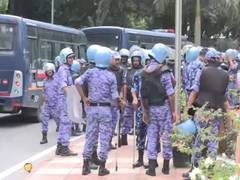 
      
      Delhi Police detains some Congress leaders protesting at LKM
      
      
