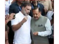
      
      Jitendra Singh arrives at site of Congress protest outside LKM
      
      