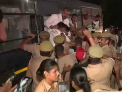 
      
      SP workers protest detention of Akhilesh Yadav, condemn police ac
      
      