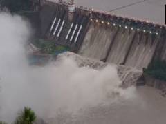 
      
      Salal Dam gates opened amid heavy rain in Reasi
      
      