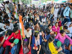 
      
      Sixteen metro stations shut following Jantar Mantar protest
      
      