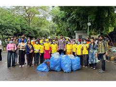 
      
      Maid In India Leads Cleanliness Drive at Delhi Protest Site
      
      