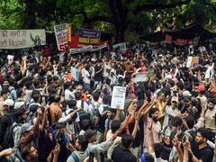 
      
      Delhi HC seeks Delhi Police response on force during CJP Pro CJP
      
      