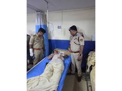 
      
      Spl CP Devesh Srivastava visits RML Hospital to meet policemen in
      
      